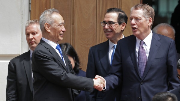 中共副总理刘鹤、美国财政部长姆努钦（Steven Mnuchin）和美国贸易代表莱特希泽（Robert Lighthizer）（图片来源：Chip Somodevilla/Getty Images)