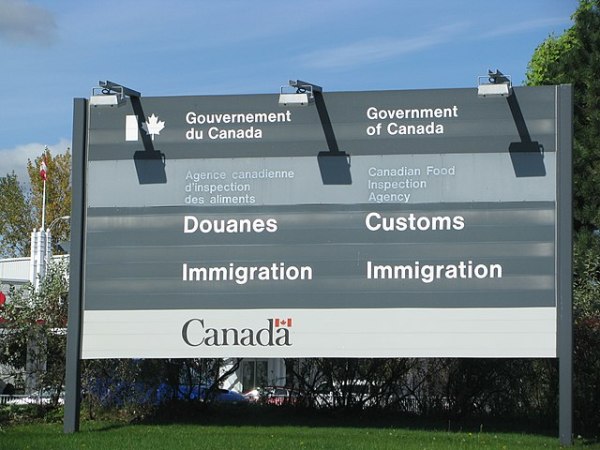 加国移民局标志