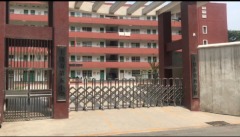 同班同学吵架老爸持刀冲进教室怒捅13刀(组图)