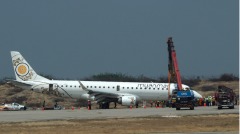 緬甸英雄機長救89人客機用後輪安全降落(圖)