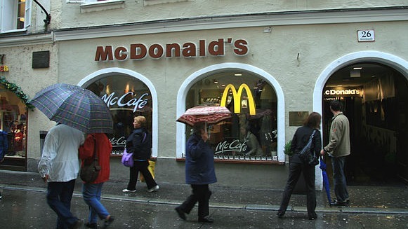 美國公民若在奧地利發生遺失護照等問題，如今可以去一個不尋常的地方尋求幫助──麥當勞！