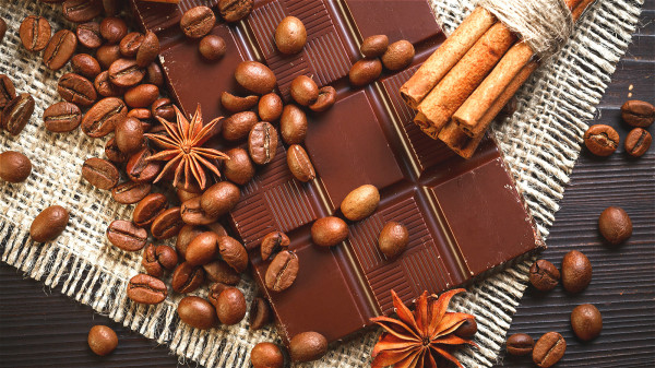巧克力、可可等食物含大量黃嘌呤，乳腺增生患者盡量少吃為妙。