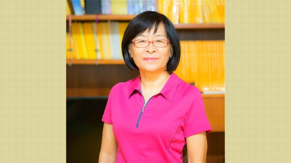 台湾的国中退休教师琼花是个药罐子，修炼法轮功让她找到健康。