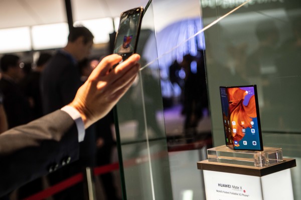 2019年2月26日，在西班牙巴塞羅那舉辦的GSMA移動世界大會上展示的華為手機。