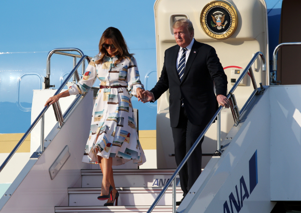 5月25日，川普总统与第一夫人梅拉尼娅抵达日本东京。