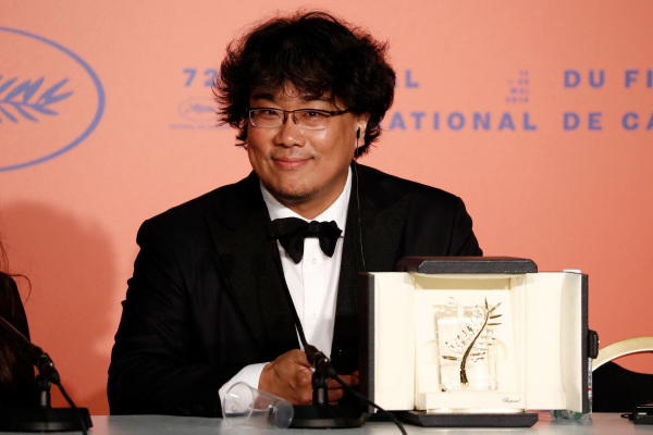 韩国导演奉俊昊（Bong Joon-ho）成为赢得坎城影展最高奖项的头一位韩国人。