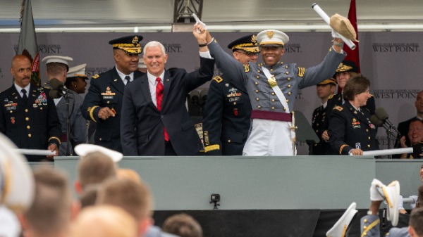 美国副总统迈克彭斯2019年5月25日在纽约西点军校参加2019年毕业典礼（图片来源：David Dee Delgado / Getty Images）