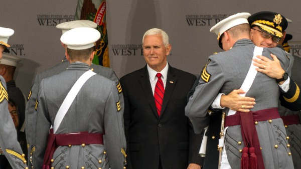 美國副總統彭斯2019年5月25日在紐約西點軍校參加2019年畢業典禮（圖片來源：David Dee Delgado / Getty Images）