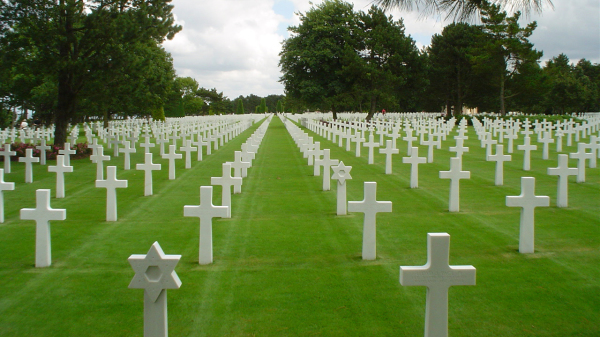从公墓看美国在诺曼底登陆中的牺牲