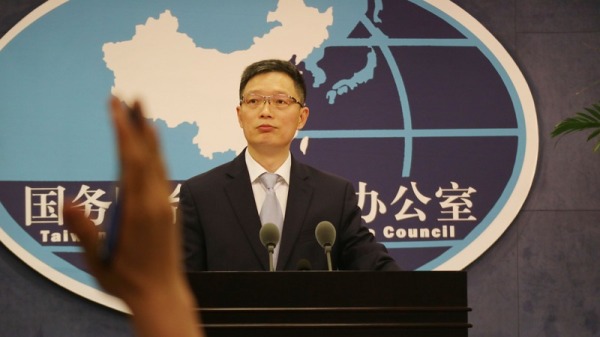 中華民國總統蔡英文日前會見六四事件親歷者，中共國務院台灣事務辦公室的發言人批評「不斷升高兩岸對抗」。