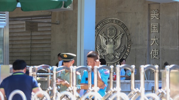 因為受邀參加美國駐中國大使館舉辦的國際人權日聯誼活動，至少20多名中國維權人士赴約途中被北京市警察抓走。