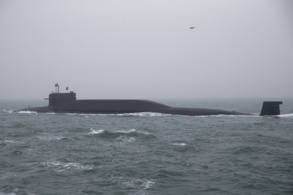 2019年4月23日，一艘094型战略核潜艇出现在山东青岛海域附近。