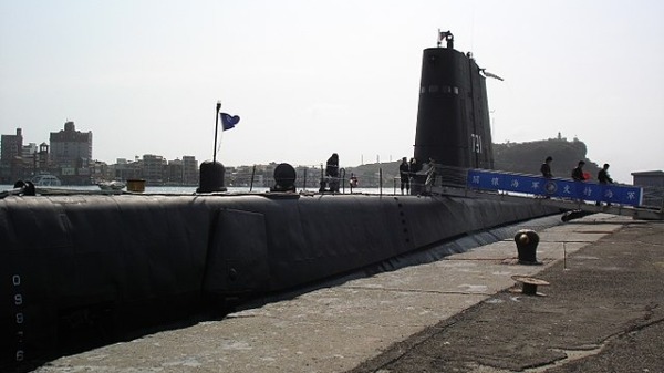 一位台湾学者认为，反潜作战一直是中国海军最大的弱项，很可能整合海空监测连线配合水下北斗系统，以因应台湾的潜舰。图为中华民国海军潜舰“海狮军舰”。