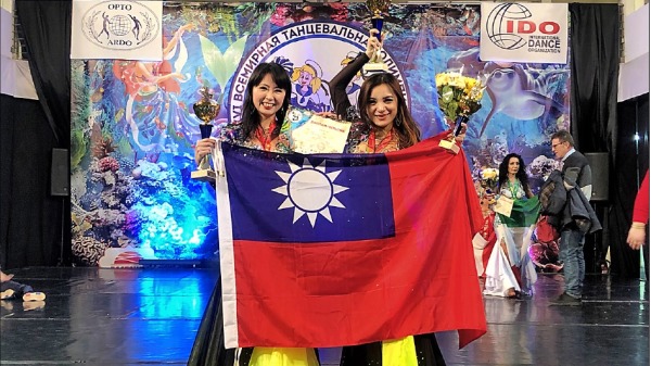 “第16届莫斯科世界舞蹈奥林匹亚暨欧洲东方舞冠军赛”最近结果出炉，两位台湾选手勇夺3面金牌！！也让中华民国国旗飘扬在莫斯科……