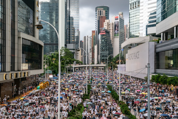 2019年6月9日，百万香港人上街游行，抗议香港政府强行修订《逃犯条例》。