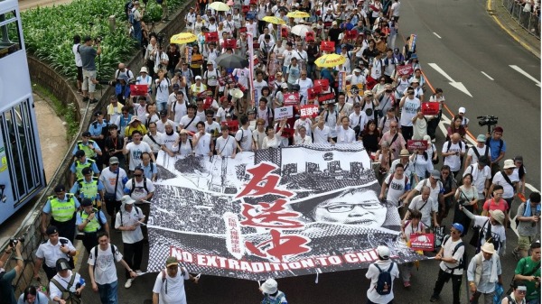 2019年反送中运动多次发起逾100万人游行集会的香港民间人权阵线，最近传短时间内有可能会取缔，引发多个民主派政党及组织退出。社民连则发声明表示，不理会无凭据的消息，也不接受不合理的指控。图为陈皓桓、民阵资料照。