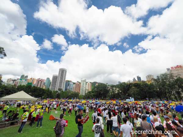 香港民陣舉行反送中大遊行，有103萬港人上街，超過2003年的七一遊行人數。