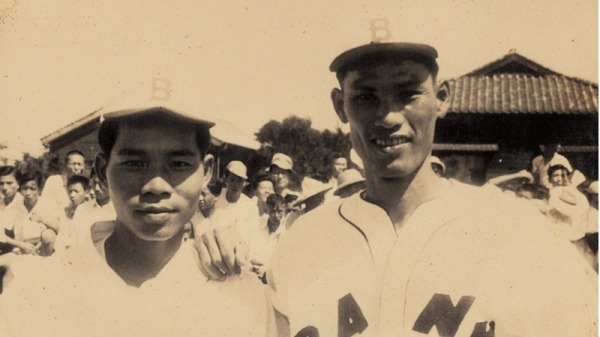 有“台湾贝比鲁斯”美誉的洪太山（右），为KANO嘉农第3代名将，横跨日治时期与台湾光复初期的知名棒球选手，今年入选第6届台湾棒球名人堂竞技类名人，10日因病过世，享寿97岁。