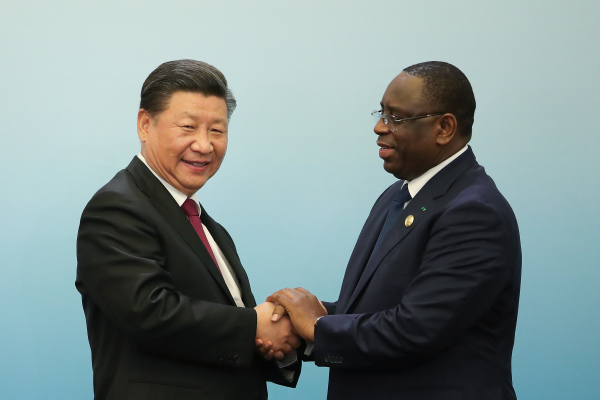 2018年9月4日，中非合作論壇北京峰會期間，習近平與塞內加爾總統麥基薩爾握手。