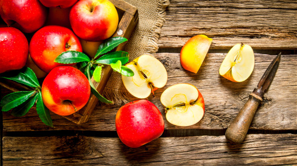 自然食物是最好的，以有機蘋果製作的生蘋果醋能促進整體健康。