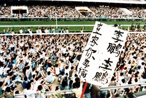 1989年5月21日，香港出现首次历史性的百万人大游行。