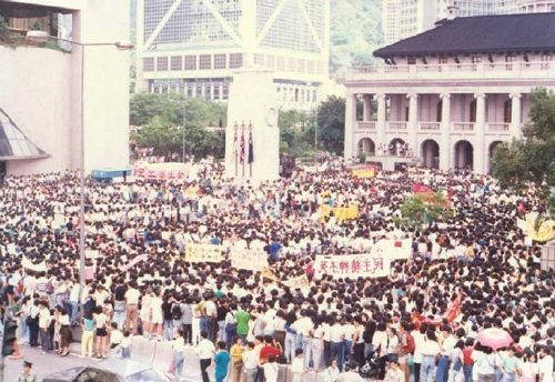 1989年5月28日，响应北京学生号召的“全球华人民主大游行”，香港150万人上街。