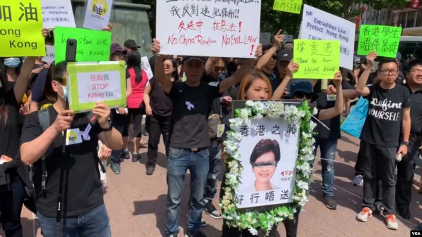 06月16日下午，紐約的香港人在曼哈頓中國城孔子塑像前集會，支持香港。