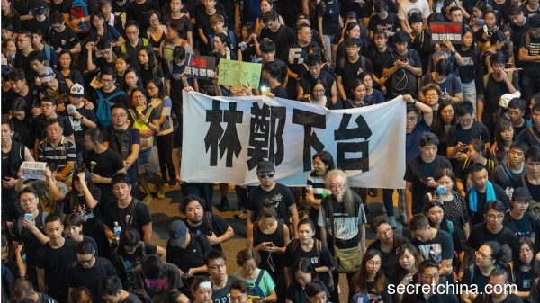 二百萬港人遊行反惡法，要求特首林鄭月娥下台。（圖片來源：記者周秀文/看中國攝影）