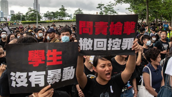 6月17日，香港民众抗议林郑月娥。