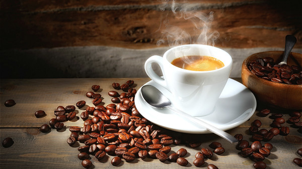 咖啡以及能量饮料，能提神醒脑，还能刺激大脑神经促进记忆力。