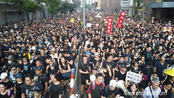 6月16日，香港“反送中”大游行。