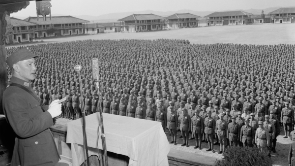 1943年，最高统帅蒋委员长向抗日国军讲话。（图片来源：Getty Images）