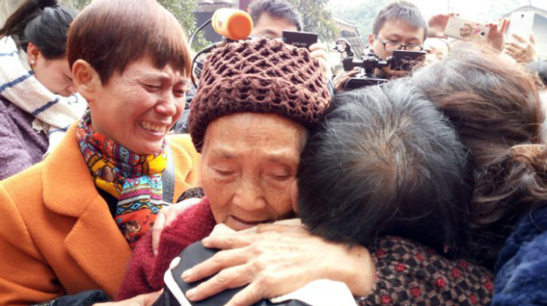 2016年12月，被拐到山東29年的陳蘭華在志願者幫助回到四川與家人團聚。