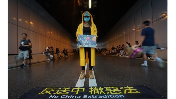 7月1日，香港民陣發起主題「 撤回惡法、林鄭下台」的遊行示威。