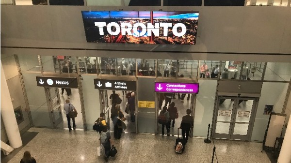 加拿大邊境管理局最近正在盯住所有入境華人的行李，有一名朱姓女子在溫哥華機場入境時就被罰了800刀。圖文無關。