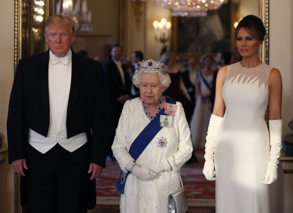 6月3日，川普總統與第一夫人梅拉妮亞參加英國女王伊麗莎白二世舉辦的國宴。