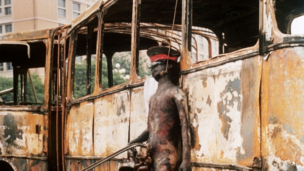 這張照片拍攝於1989年6月10日，中共說這是學生燒死的士兵。