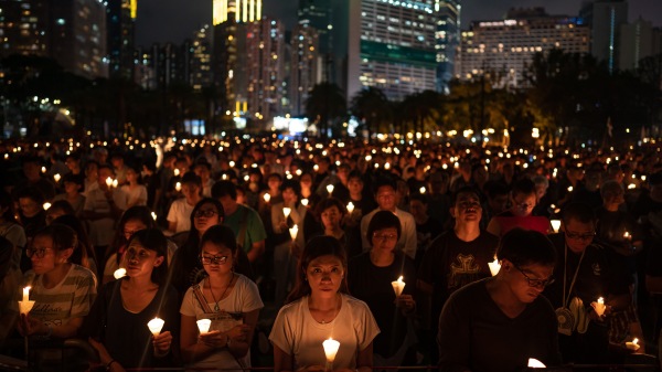 2019年6月4日晚，香港支联会在维多利亚公园举办“六四”30周年烛光晚会。（图片来源：Anthony Kwan/Getty Images）