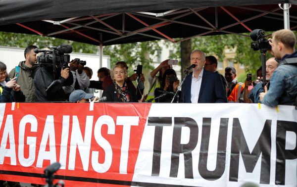 2019年6月4日，川普訪問英國的第二天，英國工黨領袖杰里米．科爾賓在倫敦參加反對川普的集會併發表演講。