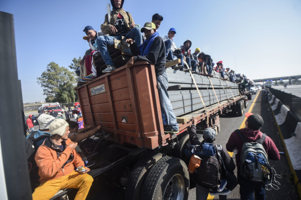 2008年11月11日，在墨西哥中部的克雷塔羅過夜之後，多數來自宏都拉斯的非法移民乘坐大篷車前往美國。