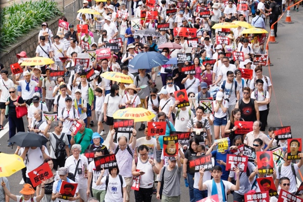 香港反送中大游行参与市民预估破50万