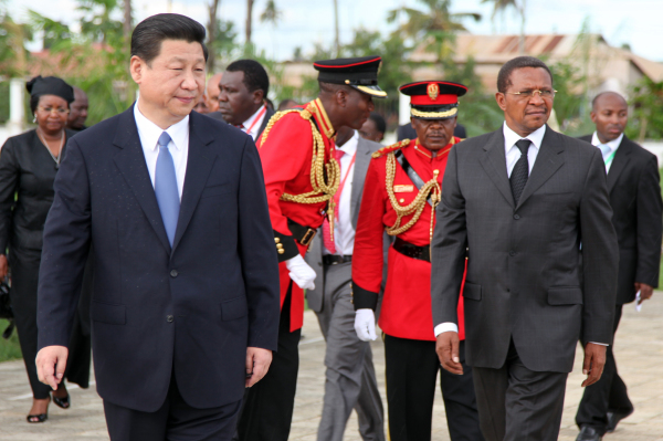 2013年3月25日，習近平在坦尚尼亞訪問。