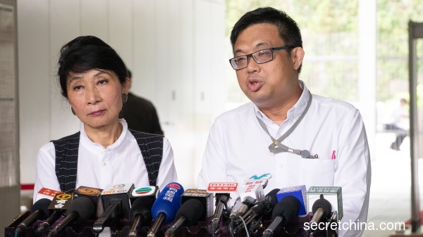 香港民主派立法会议员联署谴责出现在“连侬墙”的暴力事件，要求警方严正执法。（图片来源：周秀文／看中国摄影）