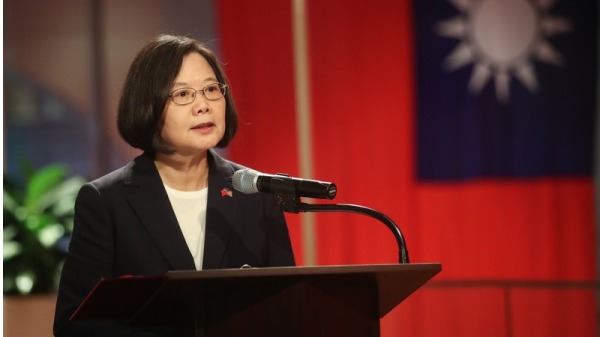 蔡英文亦直言，因为台湾是位在守卫民主的第一线，因此守住主权就等于是守住亚太地区的和平与稳定。