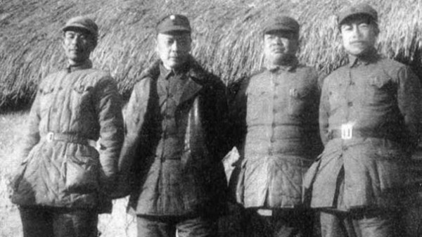 1943年，新四军领导人（左起）：曾山、陈毅、赖传珠、饶漱石 在江苏。