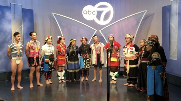 台湾原声教育协会筹组原住民青年合唱团登上芝加哥ABC7电视台节目，演唱原住民歌曲Kulumaha（回家吧），让美国观众欣赏到台湾美妙的声音。