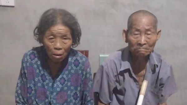 江苏一位91岁的老人（左）和其81岁的老伴，被列入扫黑名单遭关押。（网络图片）