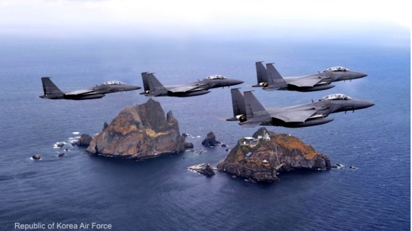 4架F-15K同型機巡弋獨島