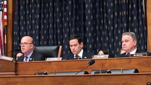 2019年6月4日，麥戈文眾議員(左)、盧比奧參議員（中）和史密斯眾議員在國會舉行天安門事件30週年的聽證會（圖片來源：美國之音）