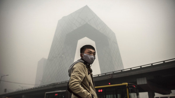 也许中国政府想透过全民马拉松运动来减轻雾霾对中国人民造成的恐惧感。
